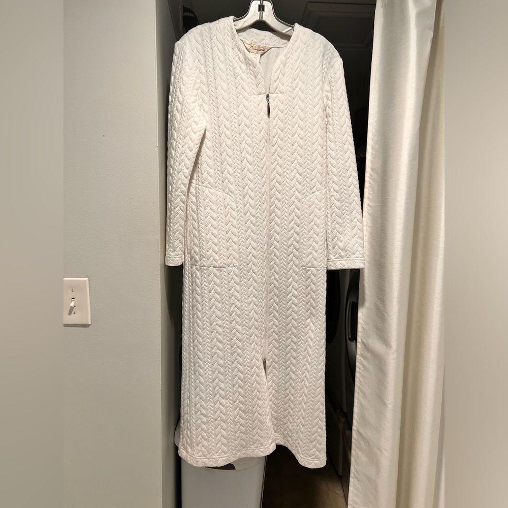 White soft front zip Diamond Tea robe